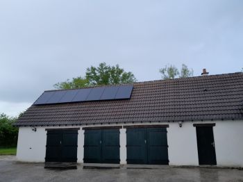 Panneaux Photovoltaïque pose portrait sur tuiles de Mécanique 3Kwc - Energies Terre Soleil