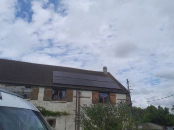 Panneaux Photovoltaïque pose portrait sur tuiles de Bourgogne - 4kwc - Energies Terre Soleil